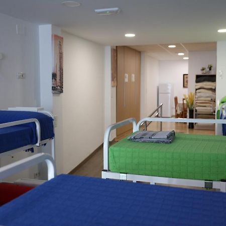 Auberge de jeunesse Albergue El Caminante à Portomarín Extérieur photo